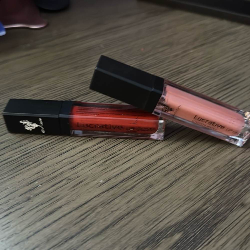 Younique Lucrative Lipgloss!